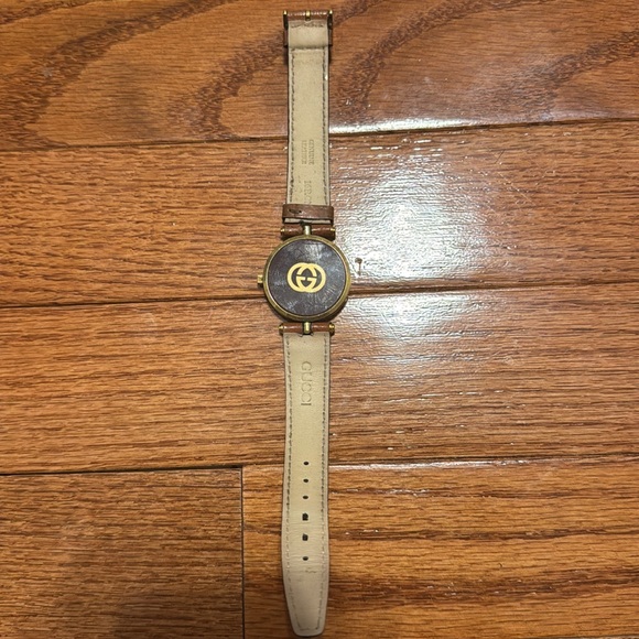 Gucci Watch - Picture 2 of 3